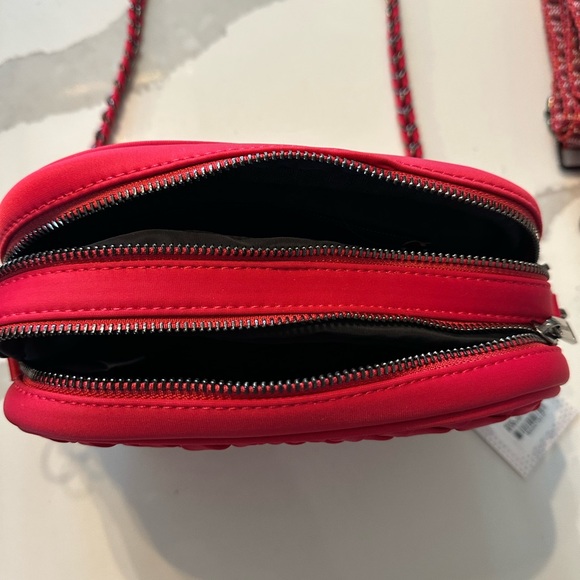 Elegant Red Woven Crossbody Bag - Picture 8 of 10